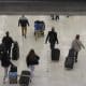 Varios viajeros caminan por una terminal del aeropuerto Adolfo Suárez Madrid-Barajas en Madrid. EFE/JuanJo Martín