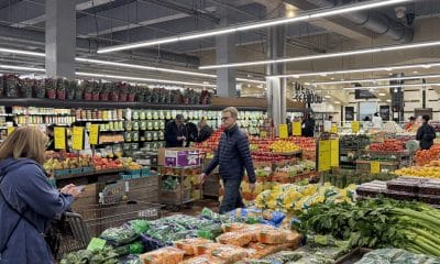 Personas realizan sus compras por el día de Acción de Gracias en un supermercado de Washington (EE.UU). EFE/ Octavio Guzmán