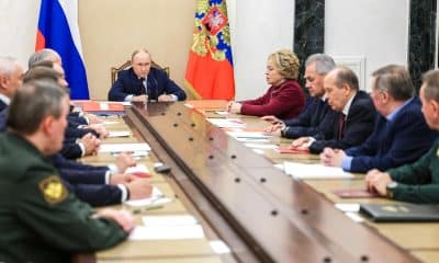El presidente ruso Vladimir Putin asiste a una reunión con miembros del Consejo de Seguridad en el Kremlin, Moscú, Rusia, el 5 de noviembre de 2025. (Rusia, Moscú) EFE/EPA/GAVRIIL GRIGOROV / SPUTNIK / KREMLIN POOL MANDATORY CREDIT