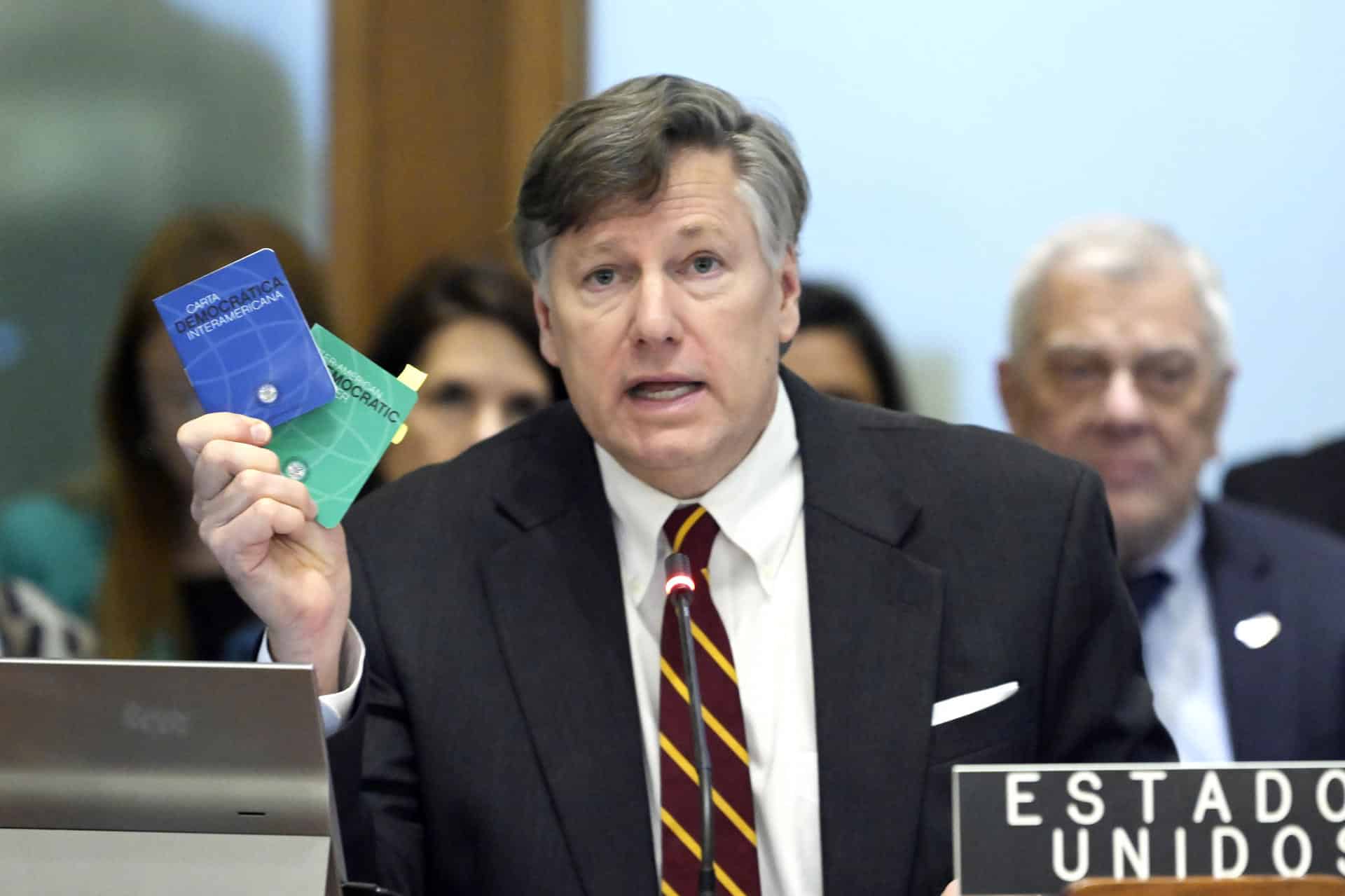 El subsecretario de Estado de Estados Unidos, Christopher Landau, habla durante una sesión extraordinaria del Consejo Permanente de la Organización de los Estados Americanos (OEA) este martes, en Washington (EE.UU.). EFE/ Lenin Nolly