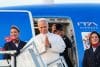El papa León XIV saluda antes de acceder al avión de ITA Airways en el que volará a Ankara para comenzar su primer viaje internacional a Turquía y Líbano, en Fiumicino, Italia, el 27 de noviembre de 2025. EFE/EPA/VATICAN MEDIA / TELENEWS / HANDOUT ANSA / TELENEWS
+++ ANSA PROVIDES ACCESS TO THIS HANDOUT PHOTO TO BE USED SOLELY TO ILLUSTRATE NEWS REPORTING OR COMMENTARY ON THE FACTS OR EVENTS DEPICTED IN THIS IMAGE - NO ARCHIVING - NO LICENSING - NPK +++HANDOUT EDITORIAL USE ONLY/NO SALES
