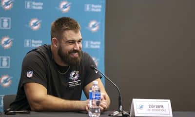 El jugador de los Miami Dolphins Zach Sieler durante la rueda de prensa llevada a cabo este miércoles en el estadio Metropolitano, previa al enfrentamiento ante los Washington Commanders, el próximo domingo en el estadio Santiago Bernabéu. EFE/ Víctor Lerena