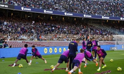 Alrededor de 23.000 espectadores, han acudido este viernes al Spotify Camp Nou para presenciar el entrenamiento que realiza el primer equipo masculino del Barcelona. EFE/ Alberto Estévez
