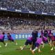 Alrededor de 23.000 espectadores, han acudido este viernes al Spotify Camp Nou para presenciar el entrenamiento que realiza el primer equipo masculino del Barcelona. EFE/ Alberto Estévez