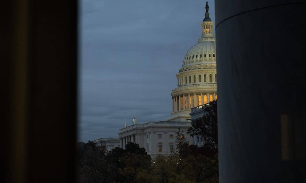 El Capitolio de los Estados Unidos visto desde el Edificio de Oficinas Rayburn de la Cámara de Representantes, en Washington. EFE/Luke Johnson
