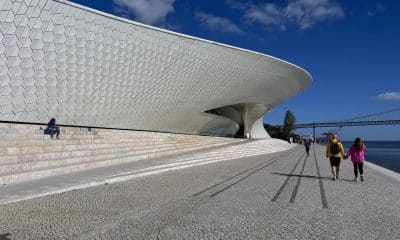 El Museo de Arte, Arquitectura y Tecnología (MAAT) de Lisboa celebrará en 2026 su décimo aniversario con una programación continuista que incluirá una gran muestra de obras de la colección de la Fundación EDP y trabajos de Christian Marclay, Margarida Correia y Pedro Cabrita Reis, entre otros. EFE/ Carlota Ciudad