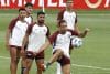 Carlos Izquierdoz (d), de Lanús, durante un entrenamiento en el estadio La Arboleda previo a la final de la Copa Sudamericana ante Atlético Mineiro, en Asunción (Paraguay). EFE/Mauricio Dueñas Castañeda