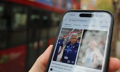 Tres años después de su fallecimiento, la figura de la reina Isabel II recobra vida en redes sociales gracias a la inteligencia artificial (IA) y los vídeos hiperrealistas en los que aparece rapeando, practicando la lucha libre o trabajando como cajera en un supermercado, que se han vuelto rápidamente virales. EFE/Raúl Bobé.