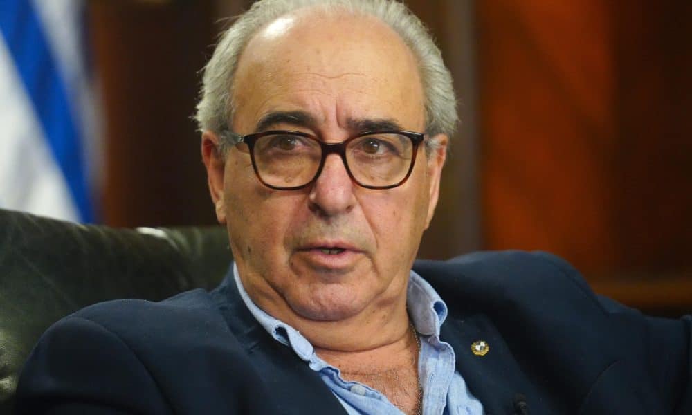 El ministro de Ganadería, Agricultura y Pesca de Uruguay, Alfredo Fratti, fue captado el pasado 11 de noviembre, durante una entrevista con EFE, en Montevideo (Uruguay). EFE/Diego Lafalche