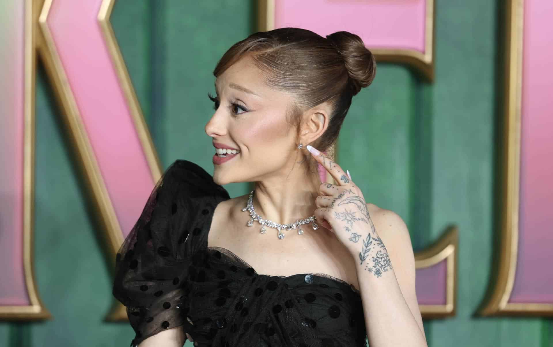 Imagen de archivo tomada en Londres, Reino Unido, el 10 de noviembre de 2025, que muestra a la cantante y actriz estadounidense Ariana Grande durante el estreno europeo de 'Wicked: For Good'. EFE/EPA/NEIL HALL