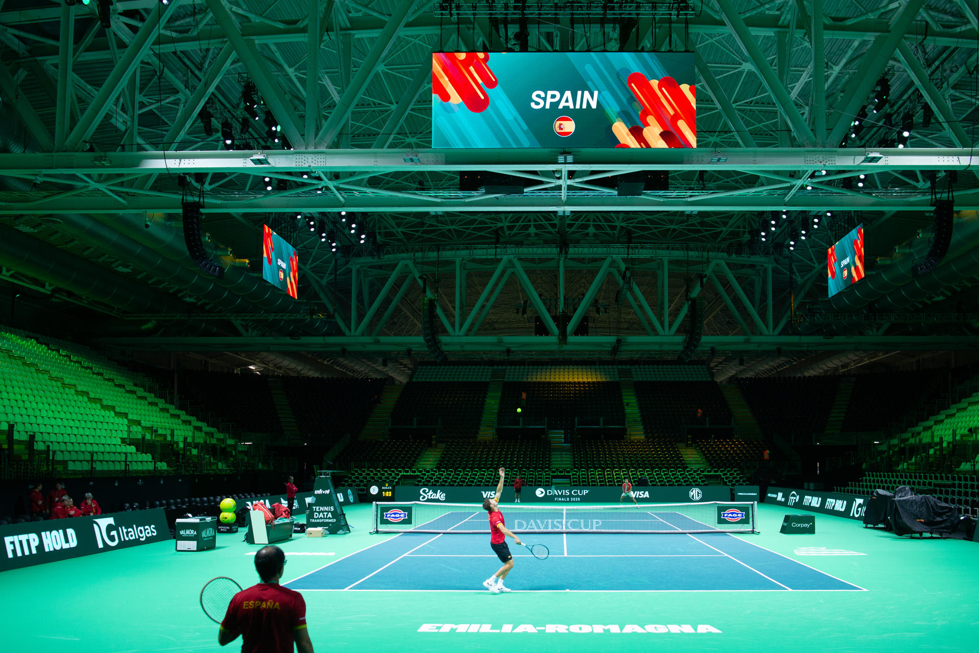 Vista general de un entrenamiento del equipo español de tenis en Bolonia (Italia). EFE/ Federación Italiana de Tenis SOLO USO EDITORIAL/SOLO DISPONIBLE PARA ILUSTRAR LA NOTICIA QUE ACOMPAÑA (CRÉDITO OBLIGATORIO)