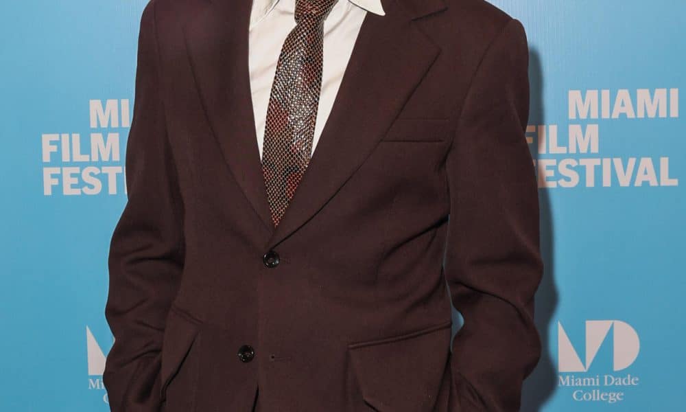 El actor Ethan Hawke posa en la alfombra del Festival de cine GEMS donde se le otorgará el premio Variety Virtuoso este domingo, en Miami (Estados Unidos). EFE/ Giorgio Viera