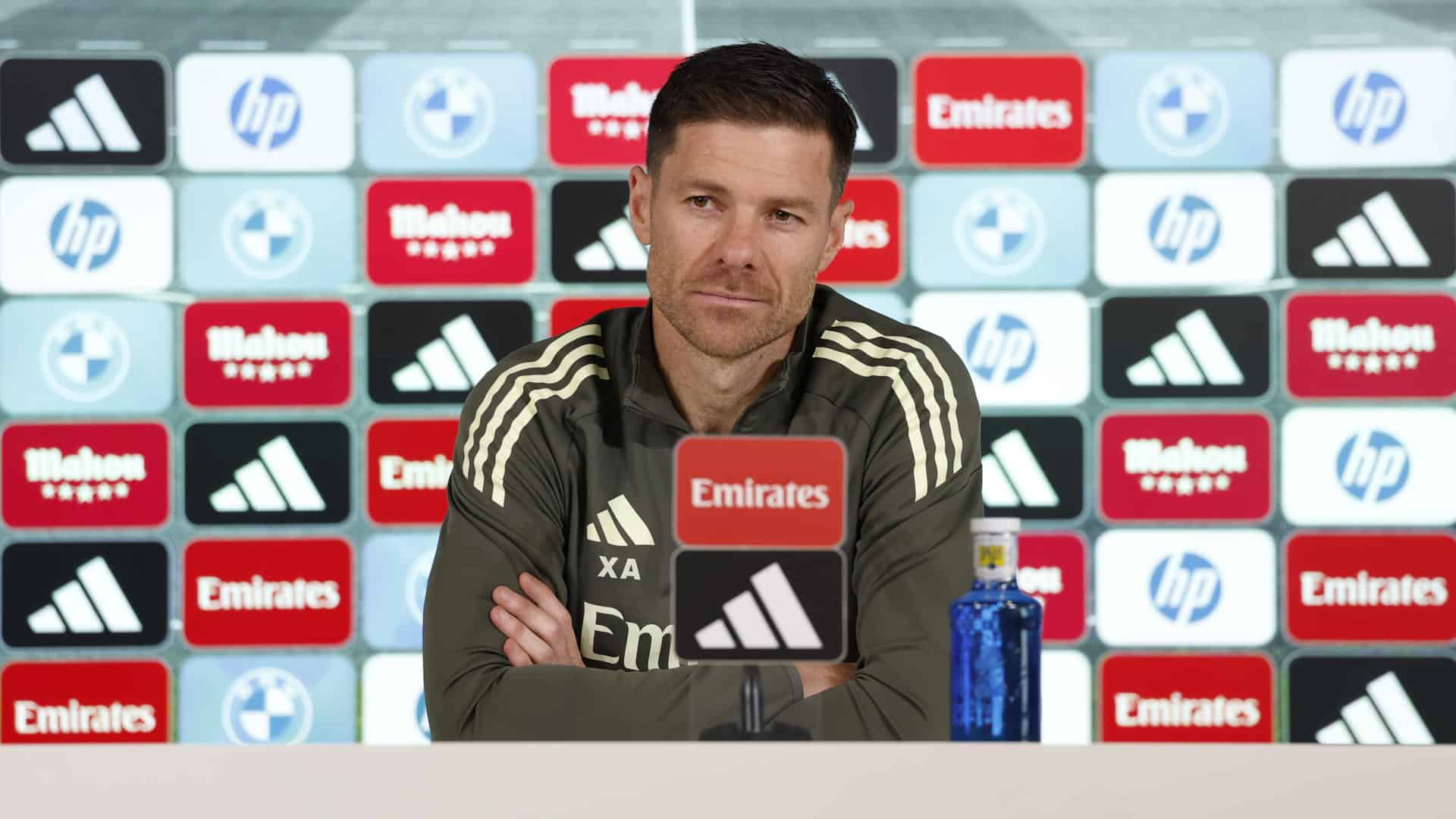 Xabi Alonso, entrenador del Real Madrid, en la rueda de prensa tras el entrenamiento de la plantilla en la Ciudad Deportiva de Valdebebas antes de la visita al Girona en la 14ª Jornada de LaLiga EA Sports, contestó a las declaraciones de Joan Laporta, presidente del FC Barcelona, en las que aseguraba que el conjunto blanco tiene barcelonitis y se refirió a estas como mensajes populistas que caen para su parroquia. EFE/Real Madrid/Helios de la Rubia -SOLO USO EDITORIAL/SOLO DISPONIBLE PARA ILUSTRAR LA NOTICIA QUE ACOMPAÑA (CRÉDITO OBLIGATORIO)-