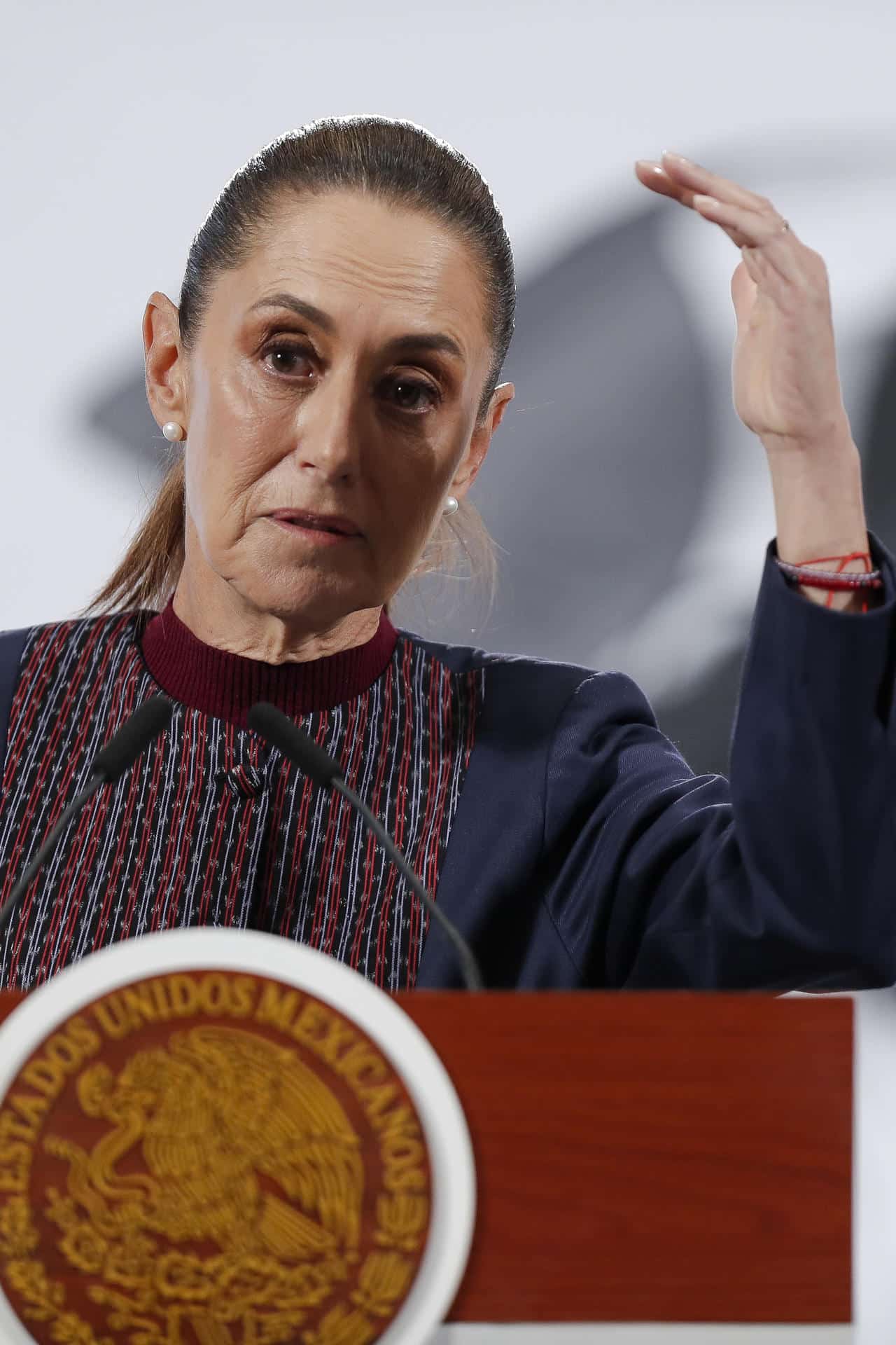 La presidenta de México, Claudia Sheinbaum, participa en una rueda de prensa este martes, en el Palacio Nacional de Ciudad de México (México). EFE/ Isaac Esquivel