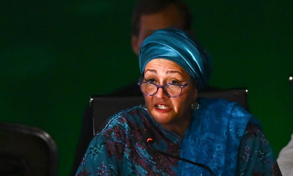 La secretaria general adjunta de la ONU, Amina Mohammed, al intervenir este martes, 14 de octubre, durante la sesión de clausura de la reunión Pre-COP30, en el Centro Internacional de Convenciones, en Brasilia (Brasil). EFE/Andre Borges