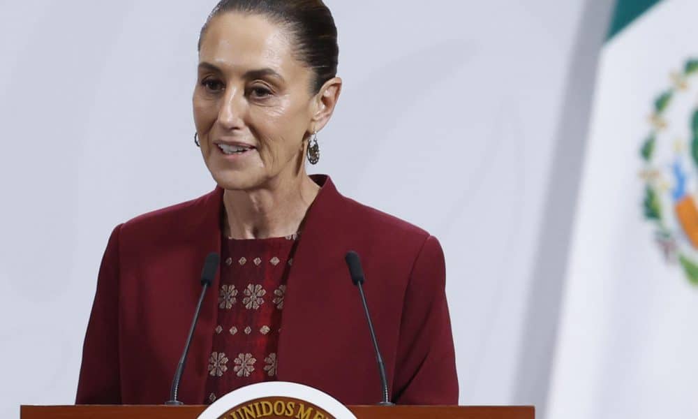 La presidenta de México, Claudia Sheinbaum, habla durante una rueda de prensa el viernes, en Palacio Nacional de la Ciudad de México (México). EFE/Sáshenka Gutiérrez