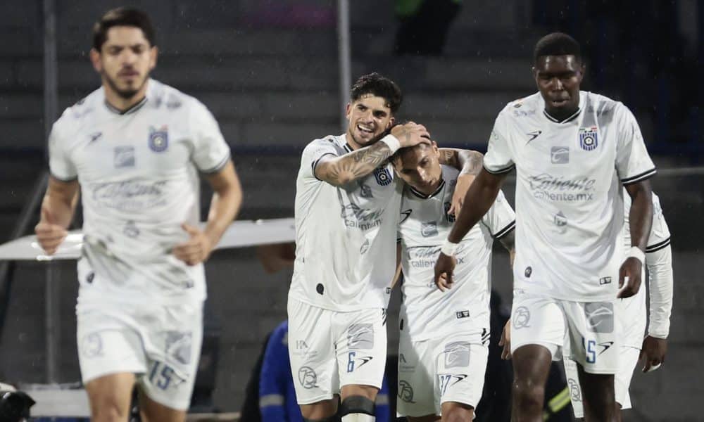 El Querétaro sorprendió este viernes al Juárez FC del entrenador uruguayo Martín Varini y con una victoria por 1-2 se mantuvo con vida en el Torneo Apertura 2025 del fútbol mexicano. Imagen de archivo. EFE/José Méndez