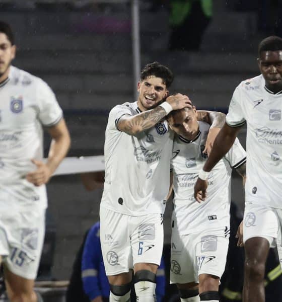 El Querétaro sorprendió este viernes al Juárez FC del entrenador uruguayo Martín Varini y con una victoria por 1-2 se mantuvo con vida en el Torneo Apertura 2025 del fútbol mexicano. Imagen de archivo. EFE/José Méndez