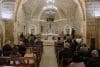 Misa celebrada en el interior del Monasterio de San Marón, lugar que alberga la tumba del santo libanés san Charbel. EFE/ Edgar Gutiérrez
