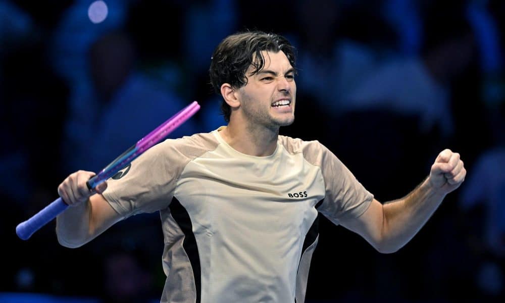 El estadounidense Taylor Fritz celebra su victoria ante el italiano Lorenzo Musetti por 6-3 y 6-4 en las Finales ATP. EFE/EPA/Alessandro Di Marco
