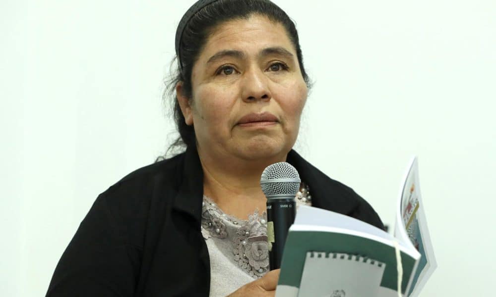 Olivia Ramírez, madre de Isaías, desaparecido a los 17 años en el municipio de Acámbaro, habla durante una rueda de prensa este viernes, en Ciudad de México (México). EFE/ Mario Guzmán