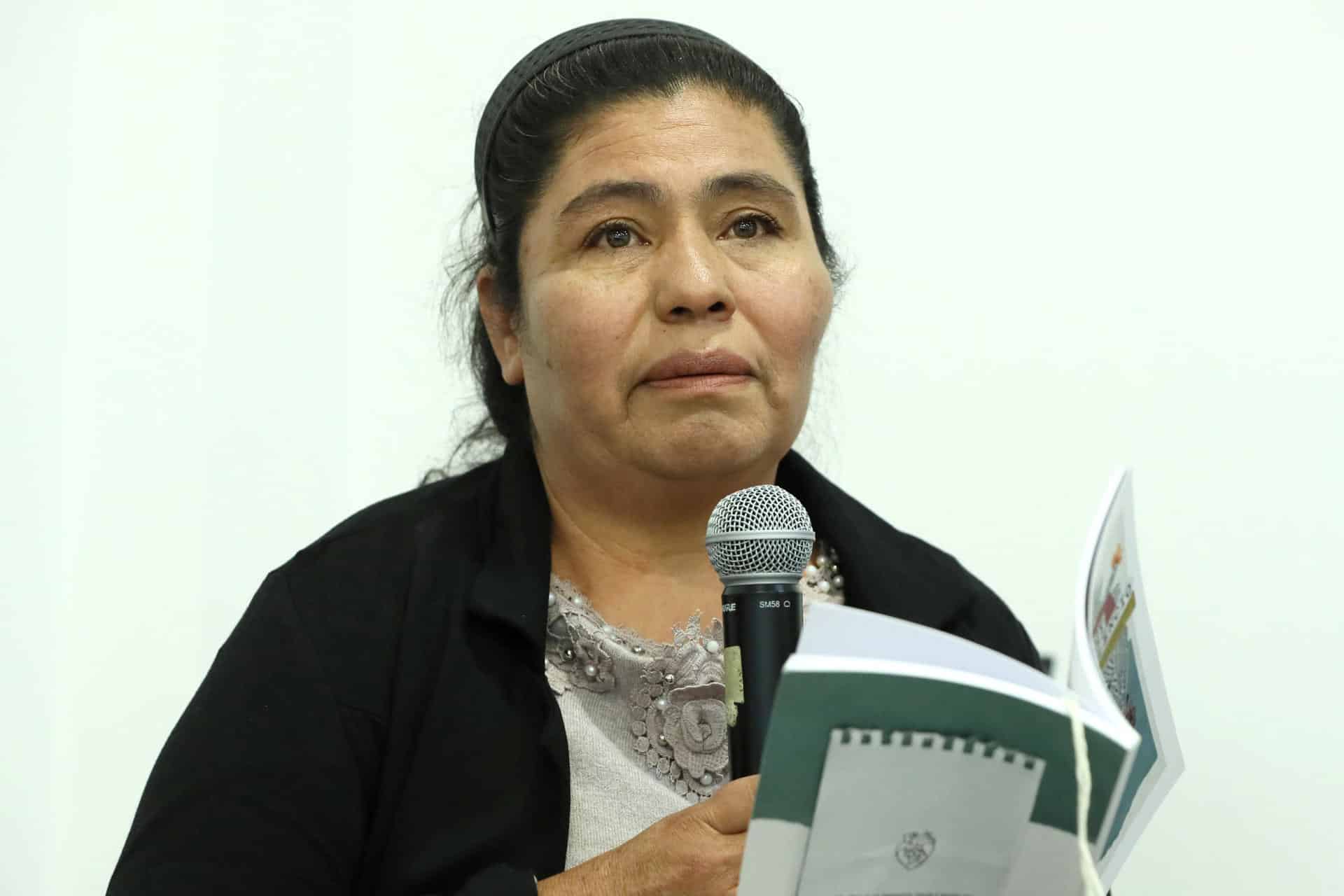 Olivia Ramírez, madre de Isaías, desaparecido a los 17 años en el municipio de Acámbaro, habla durante una rueda de prensa este viernes, en Ciudad de México (México). EFE/ Mario Guzmán