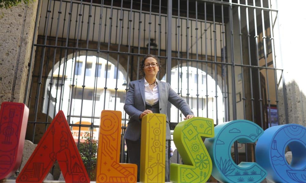 La secretaria de turismo de Jalisco, Michelle Fridman, posa al termino de una entrevista con EFE este sábado, en la ciudad de Guadalajara en Jalisco (México). EFE/ Francisco Guasco