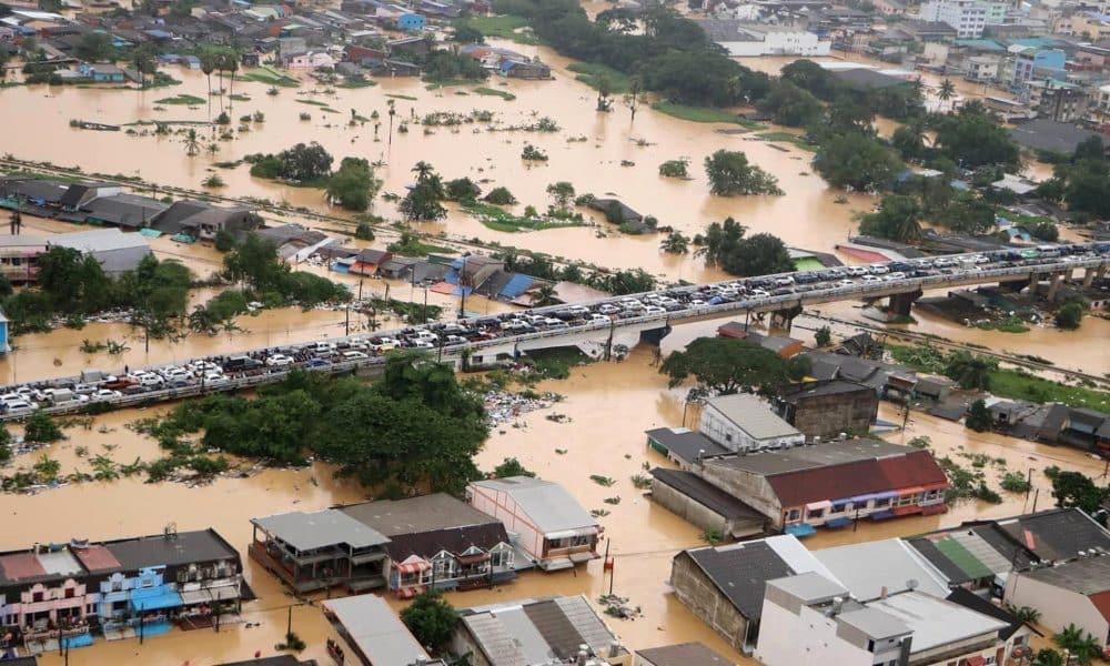 Hat Yai (Thailand), 26/11/2025.- A handout photo made available by the Royal Thai Army shows an aerial view of flooded area in Hat Yai, Songkhla province, Thailand, 26 November 2025. Heavy rains has caused widespread flooding across nine southern provinces, affecting over 2.7 million people and resulted in 18 fatalities, according to the Department of Disaster Prevention and Mitigation (DDPM). (Inundaciones, Tailandia) EFE/EPA/ROYAL THAI ARMY HANDOUT HANDOUT EDITORIAL USE ONLY, NO SALESHANDOUT EDITORIAL USE ONLY/NO SALES
