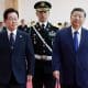 El presidente chino, Xi Jinping (derecha), y su homólogo surcoreano, Lee Jae-myung, en Gyeongju. EFE/EPA/YONHAP SOUTH KOREA OUT