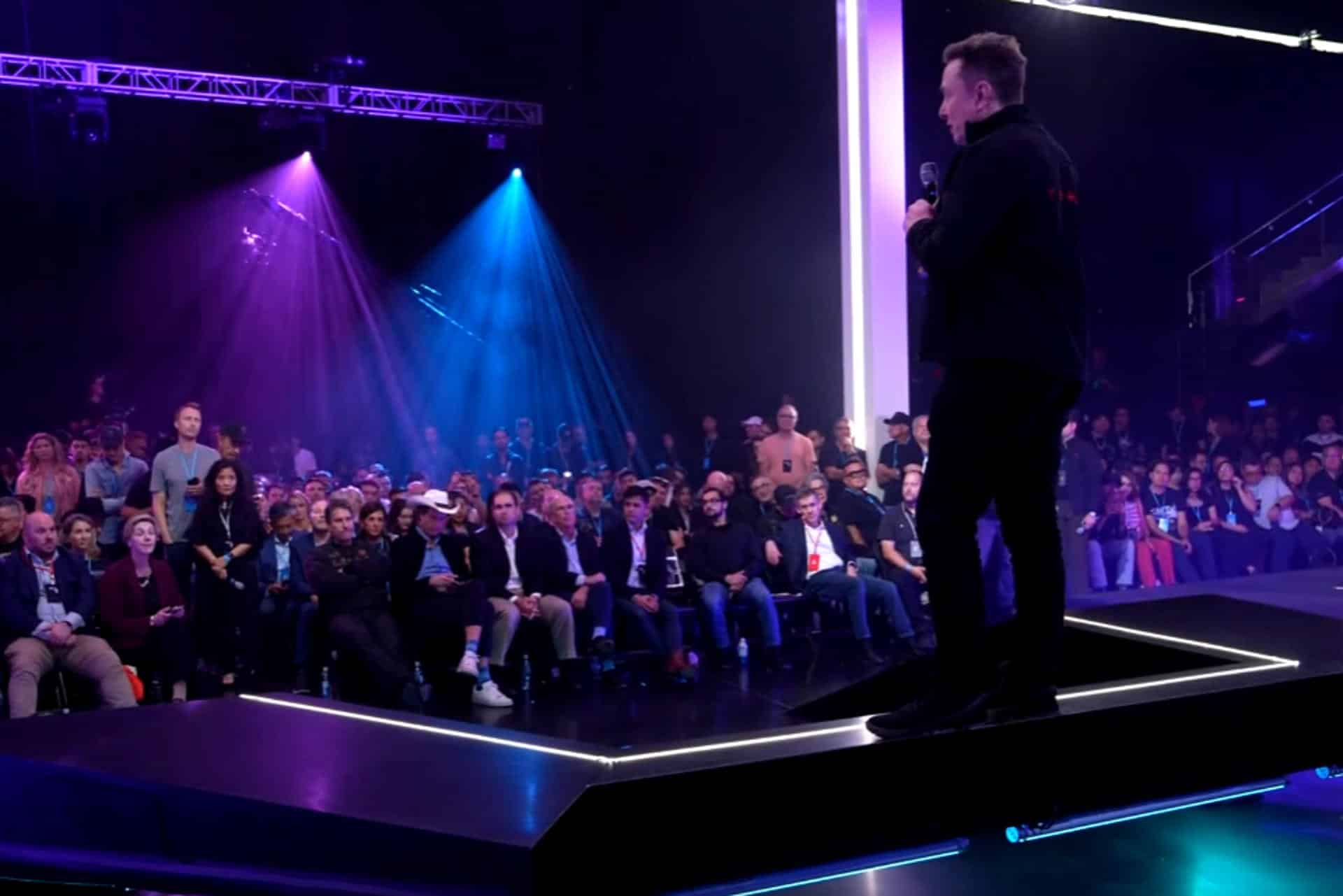 Captura de video tomada de una transmisión oficial en la red social X @Tesla donde se observa al empresario Elon Musk hablando durante un evento este jueves, en Austin (Estados Unidos). EFE/ @tesla / SOLO USO EDITORIAL/ NO VENTAS / SOLO DISPONIBLE PARA ILUSTRAR LA NOTICIA QUE ACOMPAÑA (CRÉDITO OBLIGATORIO)