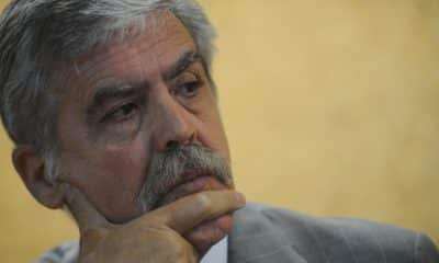 Fotografía de archivo, tomada en abril de 2012, del entonces ministro de Planificación Federal de Argentina, Julio de Vido, durante una rueda de prensa, en Brasilia (Brasil). EFE/Fernando Bizerra Jr