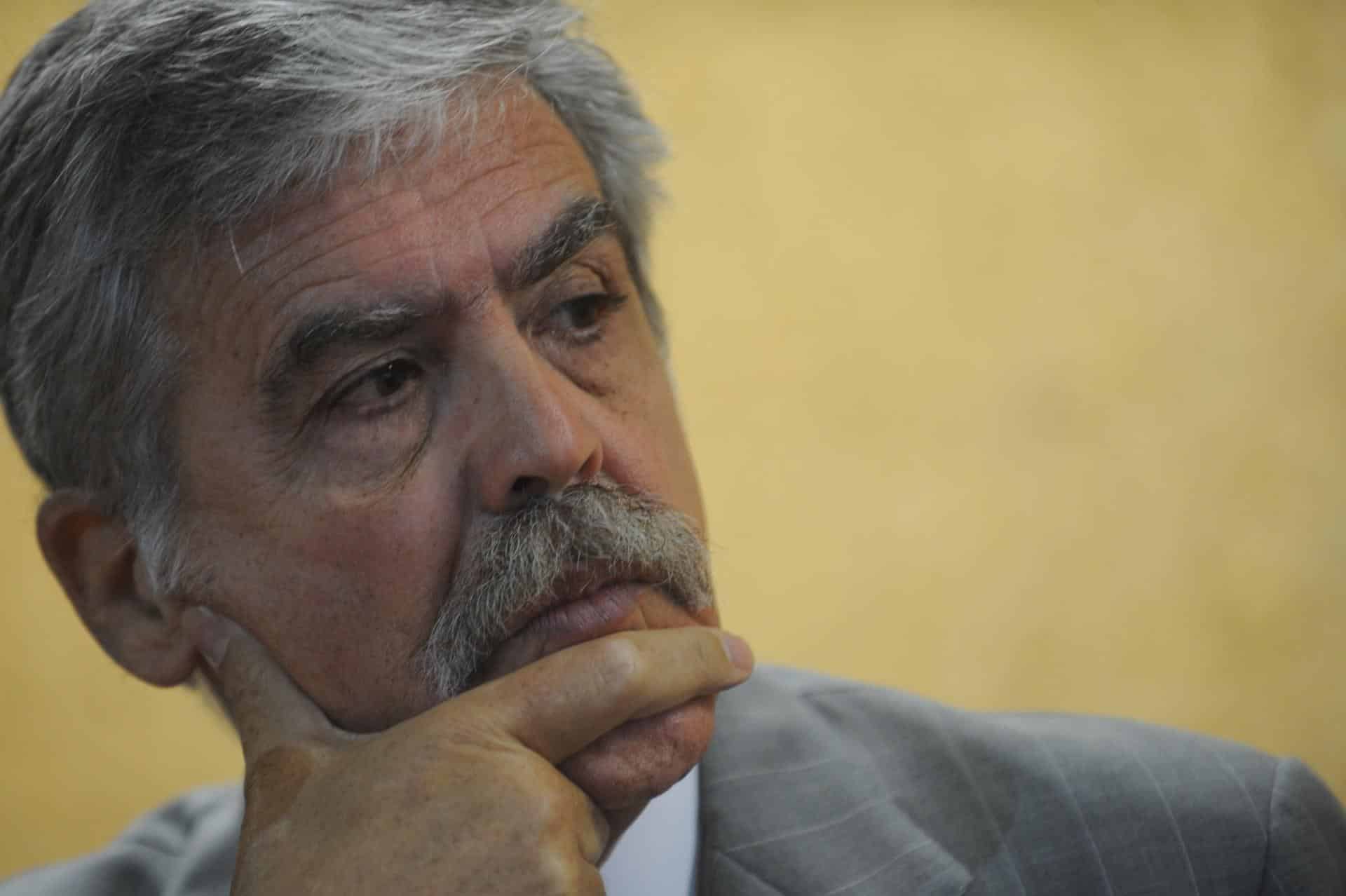 Fotografía de archivo, tomada en abril de 2012, del entonces ministro de Planificación Federal de Argentina, Julio de Vido, durante una rueda de prensa, en Brasilia (Brasil). EFE/Fernando Bizerra Jr