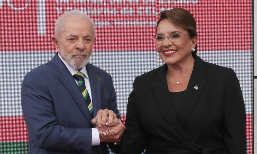 Fotografía de archivo de la presidenta de Honduras, Xiomara Castro (d), y su homólogo de Brasil, Luis Inácio Lula da Silva. EFE/Gustavo Amador