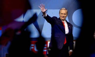 El candidato a la Presidencia de Chile por el Partido Republicano y Social Cristiano, José Antonio Kast, habla tras conocer los resultados de las elecciones este domingo, en Santiago (Chile). EFE / Ailen Díaz