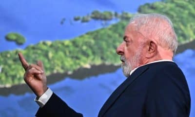 El presidente de Brasil, Luiz Inácio Lula da Silva, asiste a una rueda de prensa este miércoles, en el Centro de Convenciones Hangar donde se realiza la COP30, en Belém (Brasil). EFE/ Andre Borges