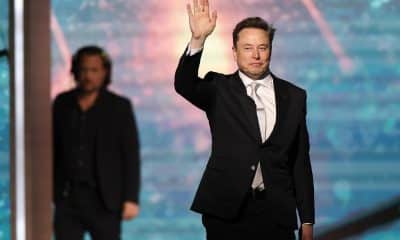 Fotografía de archivo del 13 de mayo de 2025 que muestra al CEO de SpaceX y xAI, Elon Musk saludando durante el Foro de Inversión Saudi-US, en Riad (Arabia Saudí). EFE/ Ali Haider /ARCHIVO/ NO VENTAS ZONA EPA