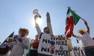 Personas participan en una protesta en la ciudad de Guadalajara (México). Imagen de archivo. EFE/Francisco Guasco