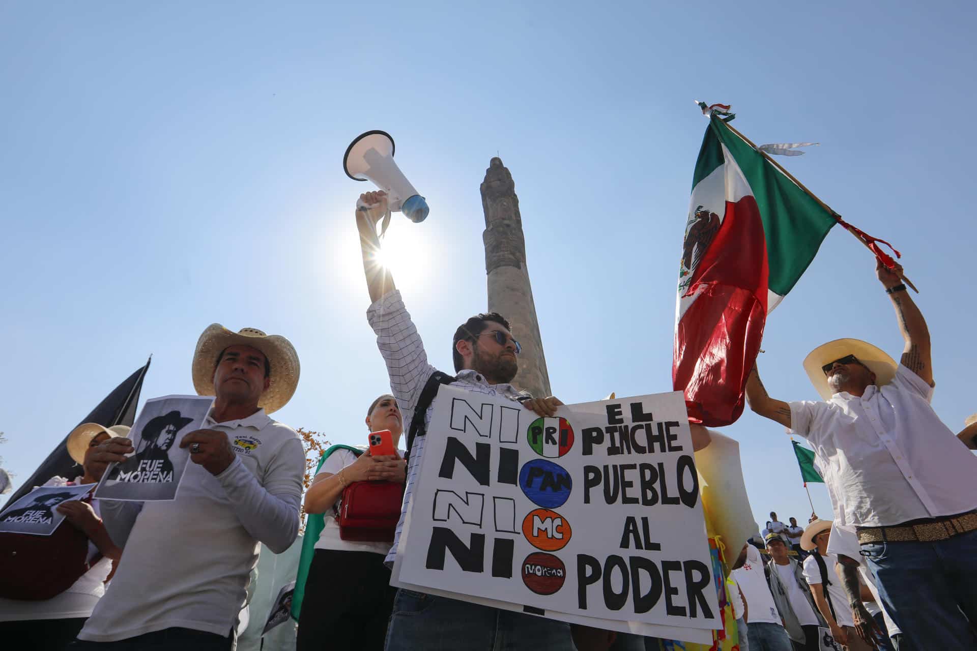 Personas participan en una protesta en la ciudad de Guadalajara (México). Imagen de archivo. EFE/Francisco Guasco
