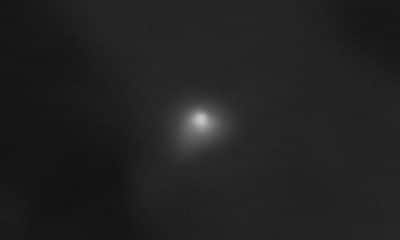 Fotografía cedida por la NASA de una imagen tomada con la HiRISE (Experimento Científico de Imágenes de Alta Resolución) instalada a bordo del orbitador de reconocimiento de Marte, donde se muestra el cometa interestelar 3I/ATLAS el 2 de octubre de 2025 cuando se encontraba a aproximadamente 0,2 unidades astronómicas (19 millones de millas o 30 millones de kilómetros) de la nave espacial. EFE/NASA/JPL-Caltech/University of Arizona /SOLO USO EDITORIAL /NO VENTAS /SOLO DISPONIBLE PARA ILUSTRAR LA NOTICIA QUE ACOMPAÑA /CRÉDITO OBLIGATORIO