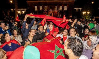 Rabat, 1 nov (EFE).- La resolución aprobada por el Consejo de Seguridad de la ONU sobre el Sáhara Occidental desató elogios unánimes entre la clase política y económica de Marruecos así como la sociedad civil y la prensa que la calificaron como un triunfo de la estrategia diplomática del país magrebí. EFE/EPA/JALAL MORCHIDI