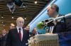 Russian President Vladimir Putin (L) inspects a humanoid robot with built-in Sberbank GigaChat during his visit to an exhibition at AI Journey 2025, an international conference on artificial intelligence and machine learning, at the Sberbank City business complex in Moscow, Russia, 19 November 2025. (Rusia, Moscú) EFE/EPA/VYACHESLAV PROKOFYEV/SPUTNIK/KREMLIN / POOL MANDATORY CREDIT
