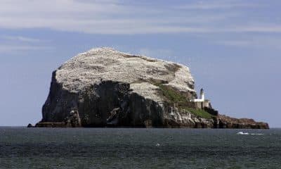 Escocia.- Parajes no lejos de la capital escocesa que inspiraron a Robert Louis Stevenson su famosa novela de aventuras "La isla del tesoro". EFE Archivo