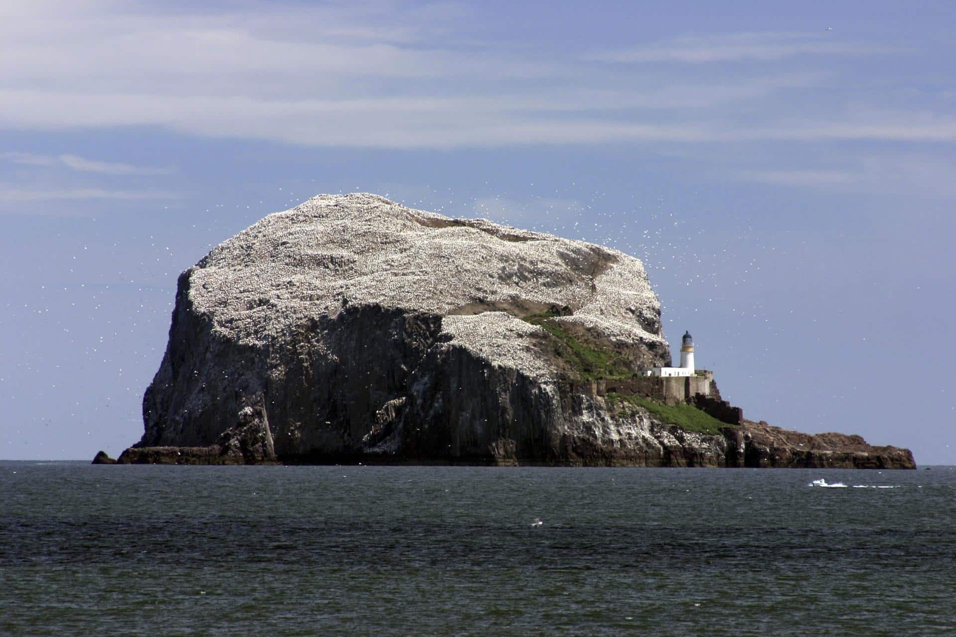 Escocia.- Parajes no lejos de la capital escocesa que inspiraron a Robert Louis Stevenson su famosa novela de aventuras "La isla del tesoro". EFE Archivo