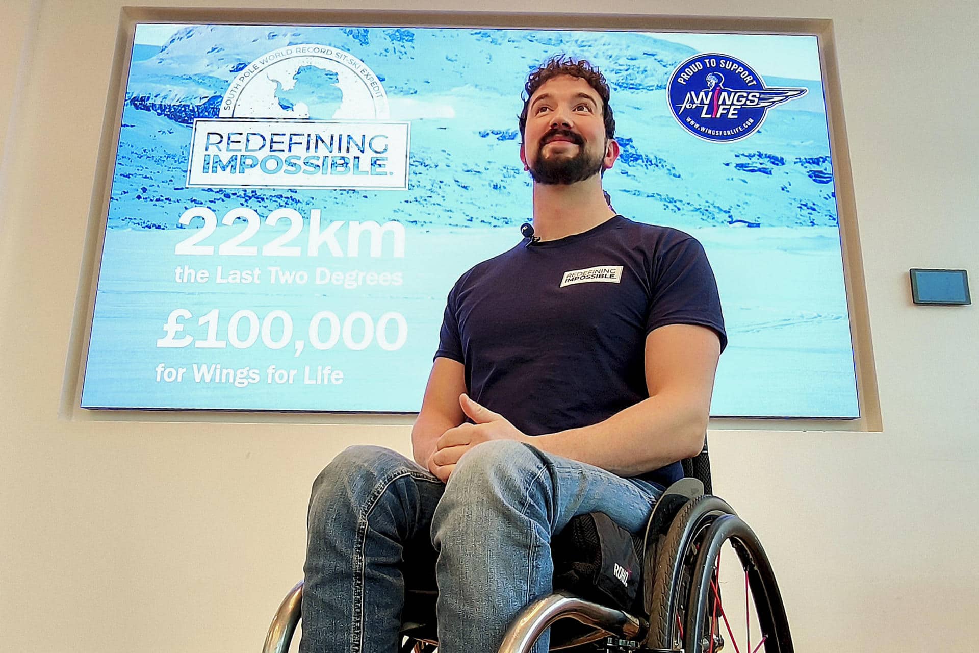 Edwards conversa con EFE en Londres, después de presentar a su equipo, formado por el jefe de los Scouts en el Reino Unido, Dwayne Fields; la aventurera profesional Lucy Shepherd, conocida por sus documentales televisivos; y Matthew Biggar, su amigo del alma, que filmará la expedición. EFE/ Guillermo Garrido Serrano