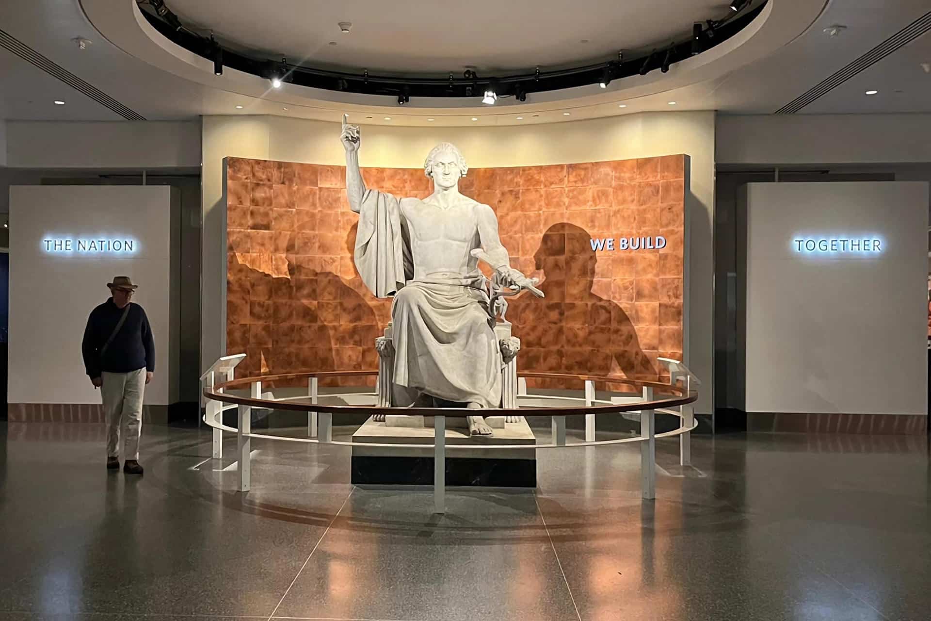 Un persona camina al interior del Museo Nacional de Historia Estadounidense este viernes, en Washington (Estados Unidos). EFE/Leonor Trinidad