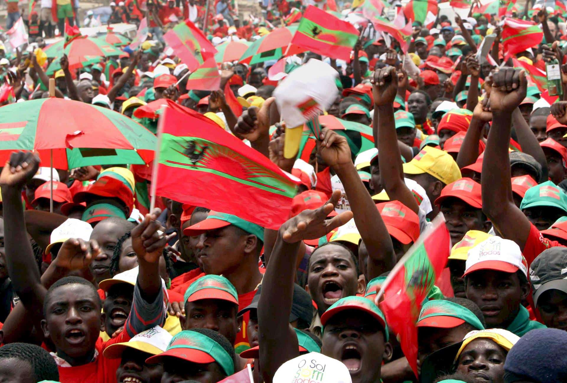 Seguidores del líder del partido opositor Unión Nacional para la Independencia Total de Angola (UNITA). Archivo EFE