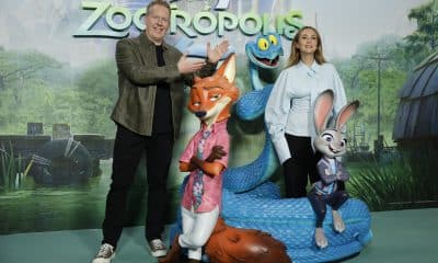El director Jared Bush y la cantante española Rigoberna Bandini en la presentación de 'Zootopia 2' ('Zootropolis 2'). EFE/ Mariscal