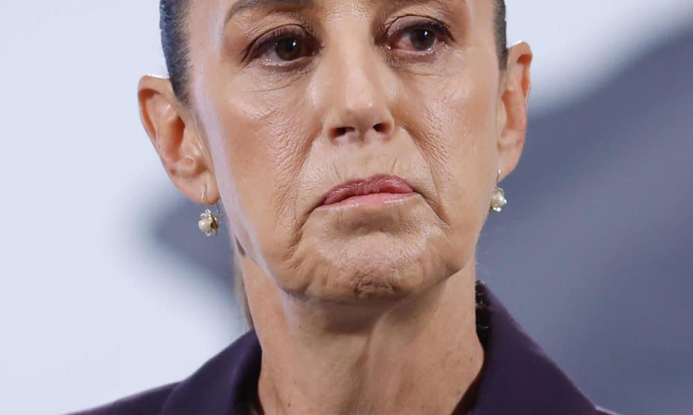 La presidenta de México, Claudia Sheinbaum, habla durante una rueda de prensa este miércoles, en Palacio Nacional de la Ciudad de México (México). EFE/Sáshenka Gutiérrez