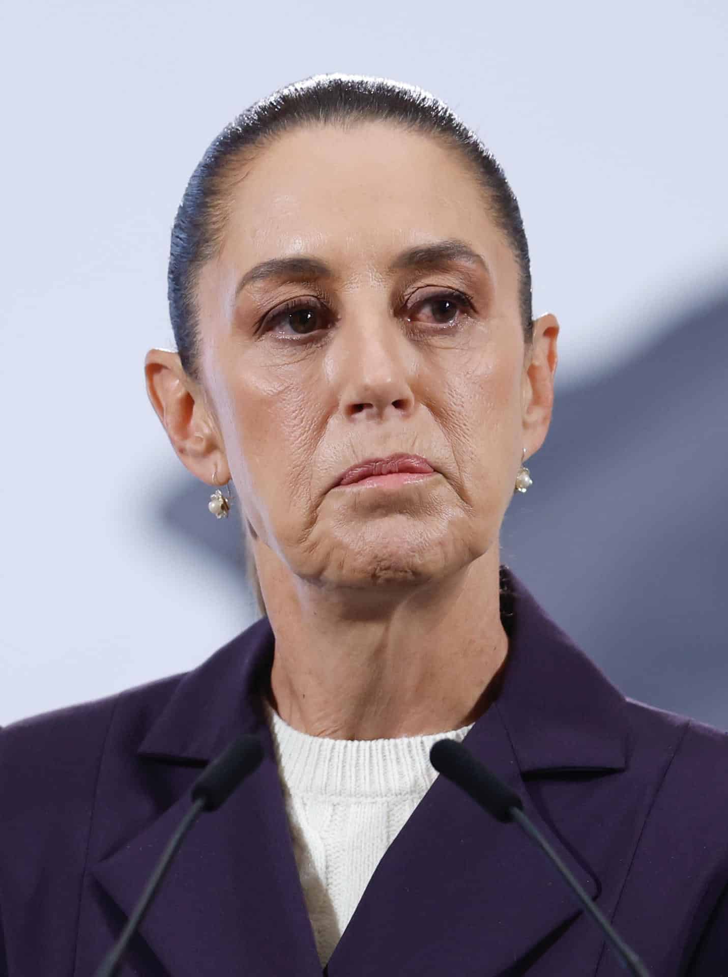 La presidenta de México, Claudia Sheinbaum, habla durante una rueda de prensa este miércoles, en Palacio Nacional de la Ciudad de México (México). EFE/Sáshenka Gutiérrez