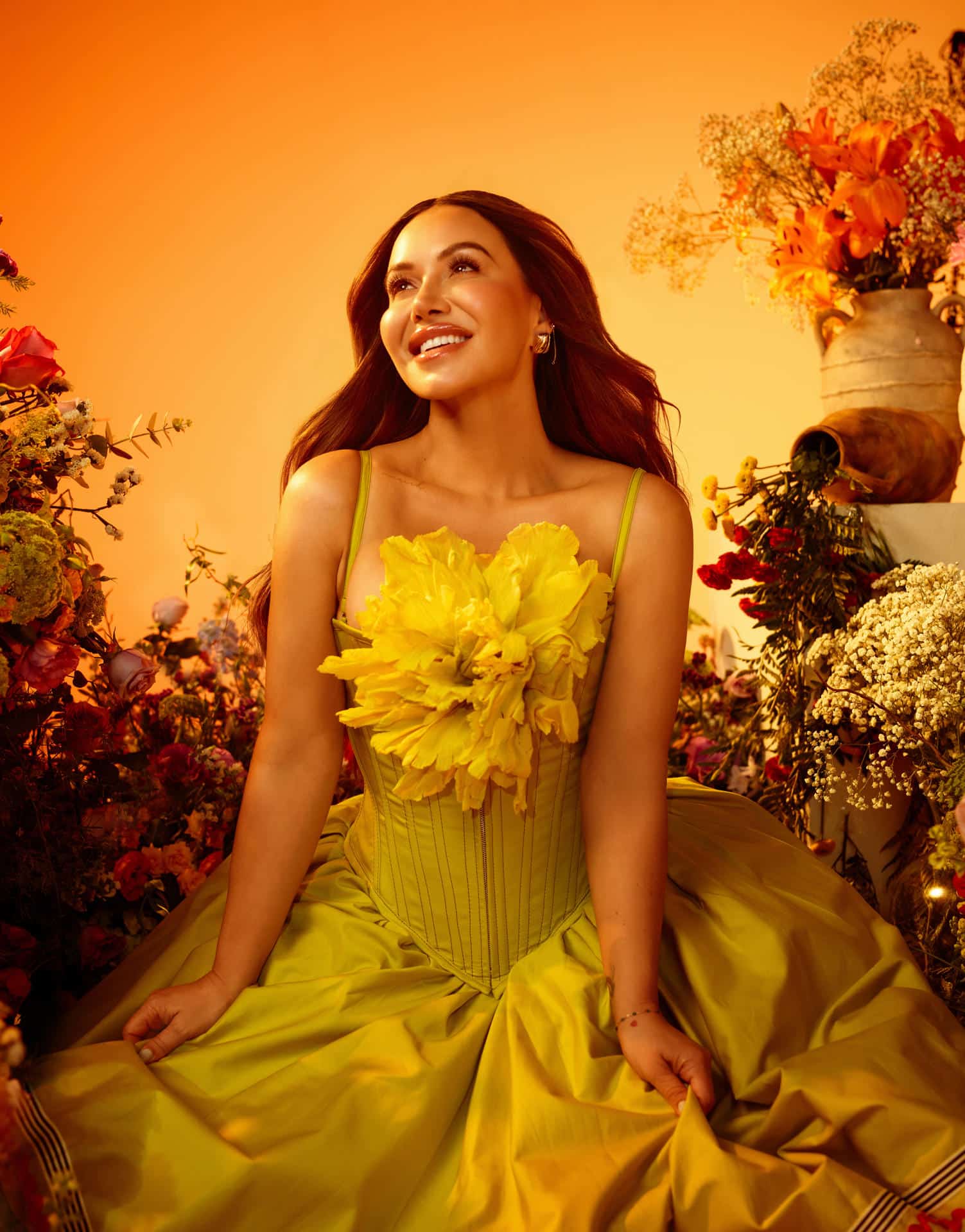 Fotografía sin fecha específica de toma cedida por Emilio Sánchez de la cantante estadounidense Chiquis Rivera. Chiquis tuvo que atravesar un doloroso proceso de perdón y sanación que derivó en 'Flores En Mi Alma', un álbum con el que busca "resaltar el brillo" de cada persona del dolor. "Cada canción representa una flor, un renacer y las raíces", afirma en una entrevista con EFE. EFE/ Emilio Sánchez /SOLO USO EDITORIAL/NO VENTAS/ SOLO DISPONIBLE PARA ILUSTRAR LA NOTICIA QUE ACOMPAÑA (CRÉDITO OBLIGATORIO)